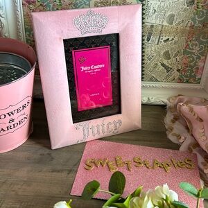 ✨🎀✨Juicy Couture Baby Pink Picture Frame